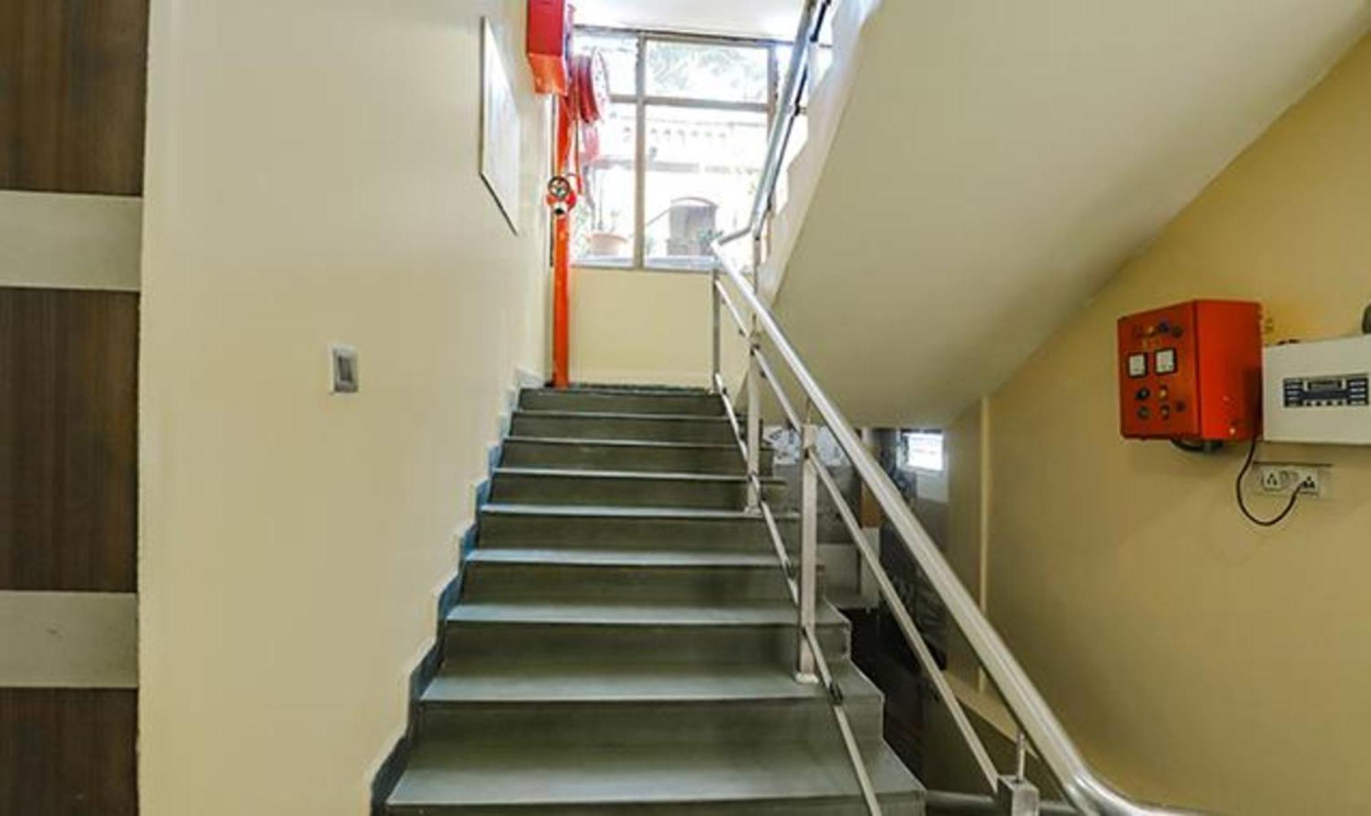 נאגפור Fabhotel Parashar מראה חיצוני תמונה